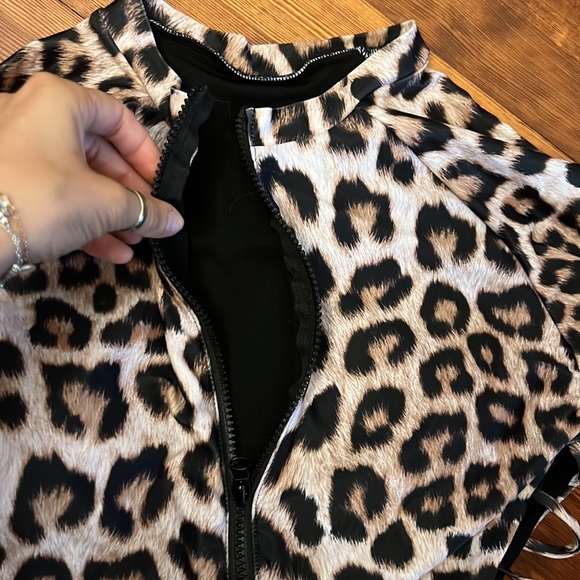 NEW Attraco Snorkle Onsie Size L - Picture 4 of 4